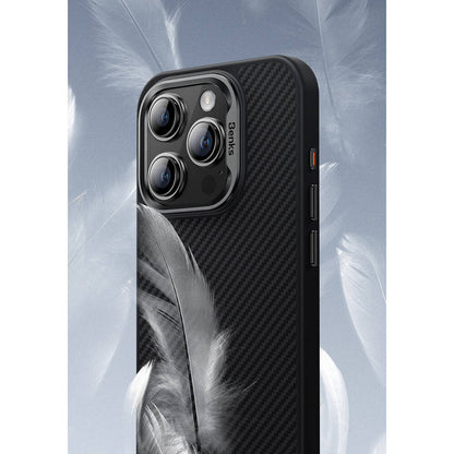 Apple iPhone 16 Pro Kılıf Karbon Fiber M-safe Şarj Özellikli Benks Hybrid ArmorPro 600D Kevlar Kapak Siyah
