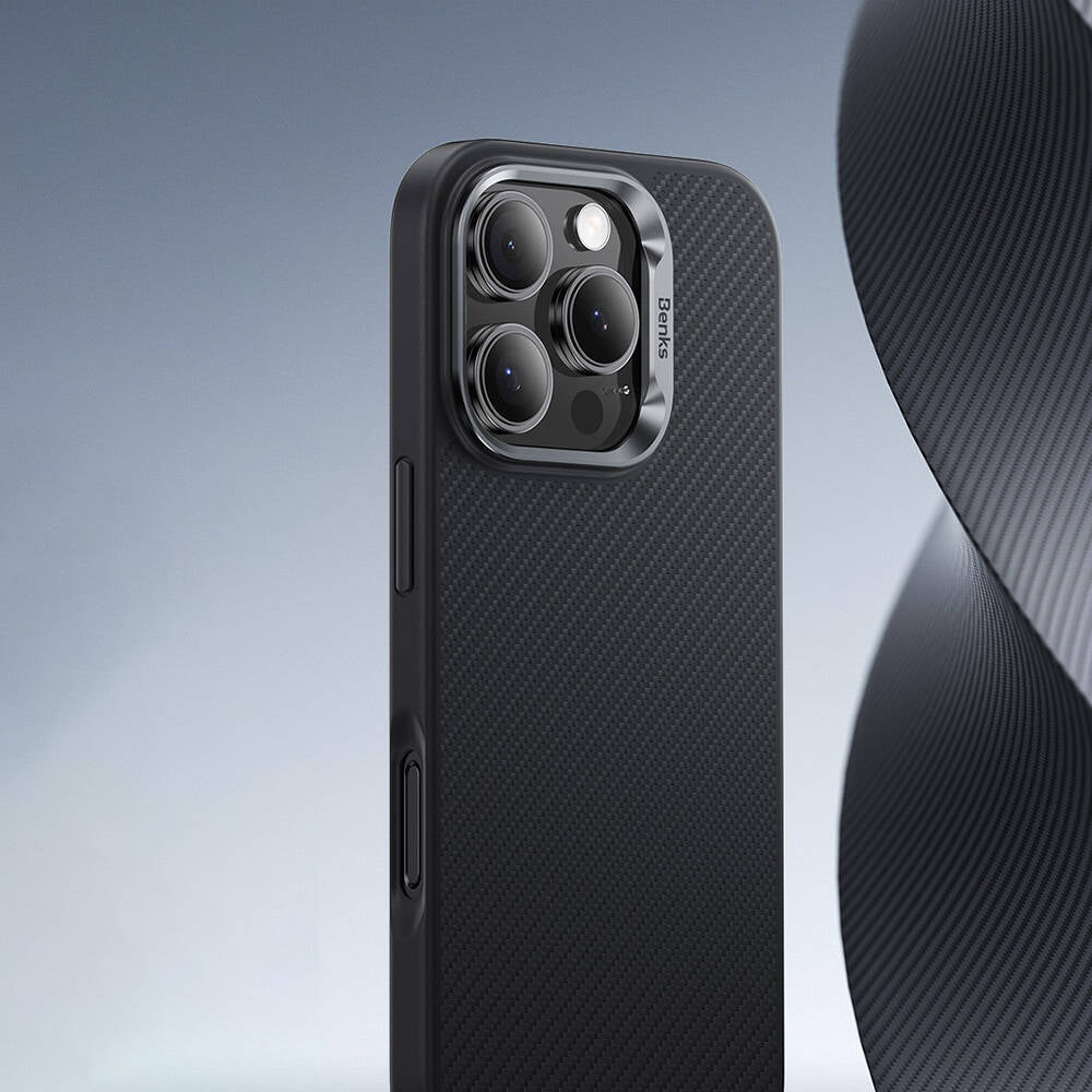 Apple iPhone 16 Pro Kılıf Karbon Fiber M-safe Şarj Özellikli Benks Hybrid ArmorPro 600D Kevlar Kapak Siyah