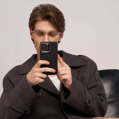 Apple iPhone 16 Pro Kılıf M-safe Şarj Özellikli 600D Aramid Fiber Pitaka Ultra-Slim Classic Serisi Black-Grey Twill Kapak Siyah