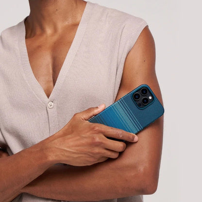 Apple iPhone 16 Pro Kılıf M-safe Şarj Özellikli Aramid Fiber Pitaka Military-Grade Sunset-Moonrise Serisi Moonrise Kapak Mavi