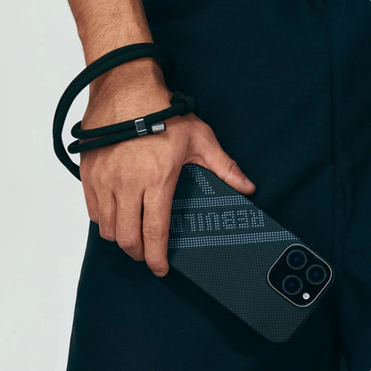 Apple iPhone 16 Pro Kılıf M-safe Şarj Özellikli Aramid Fiber Re-TROS Tasarımlı Pitaka Tactile Woven Rebuilding Serisi Kapak Siyah