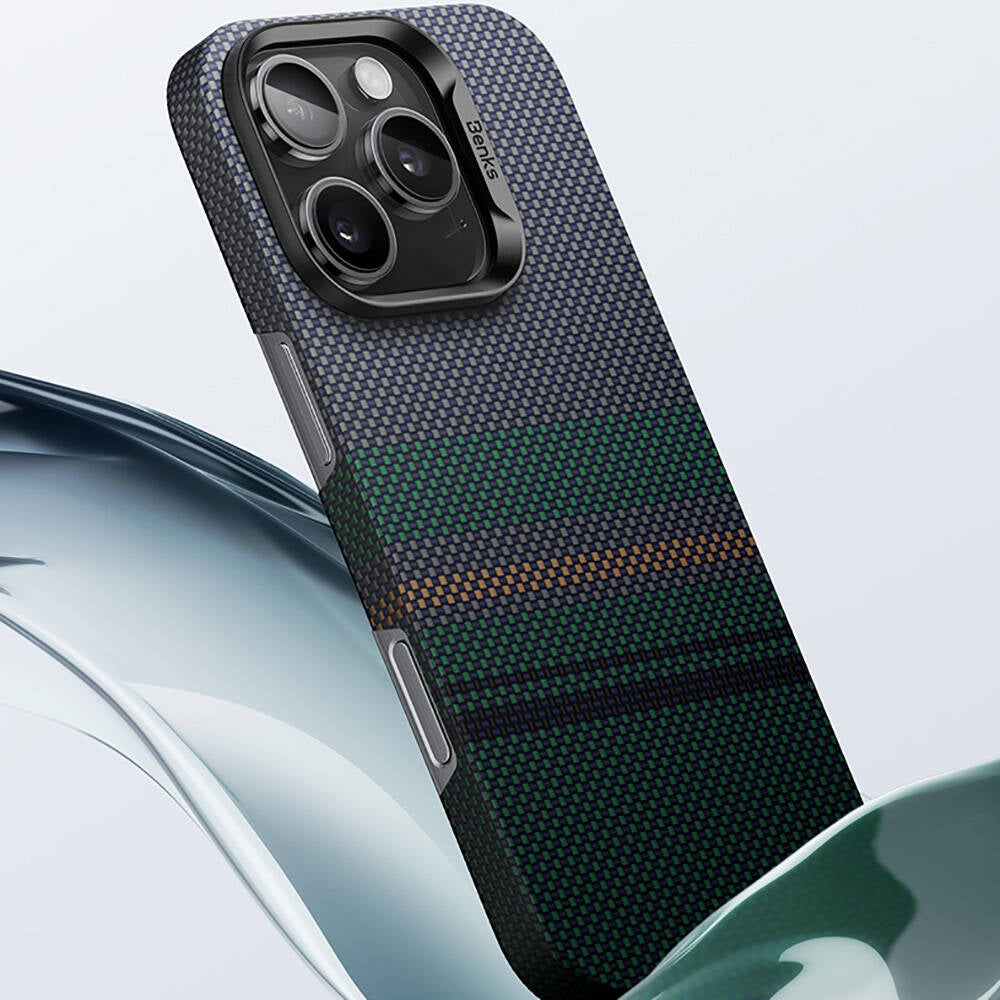 Apple iPhone 16 Pro Kılıf M-safe Şarj Özellikli Karbon Fiber Tasarımlı Benks Aurora ArmorAir Kevlar Kapak Siyah