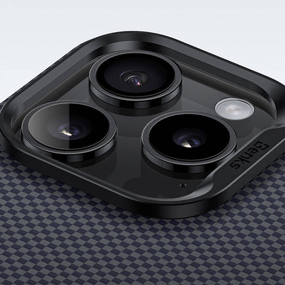 Apple iPhone 16 Pro Kılıf M-safe Şarj Özellikli Karbon Fiber Tasarımlı Benks Aurora ArmorPro Kevlar Kapak Siyah