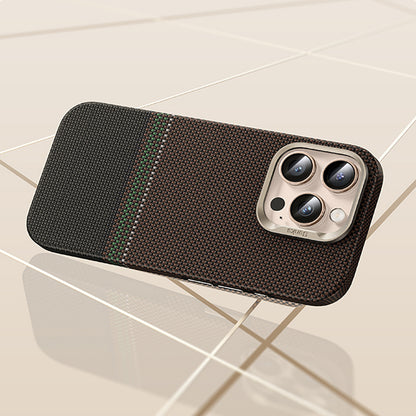 Apple iPhone 16 Pro Kılıf M-safe Şarj Özellikli Karbon Fiber Tasarımlı Benks Prestige ArmorPro Kevlar Kapak Gold