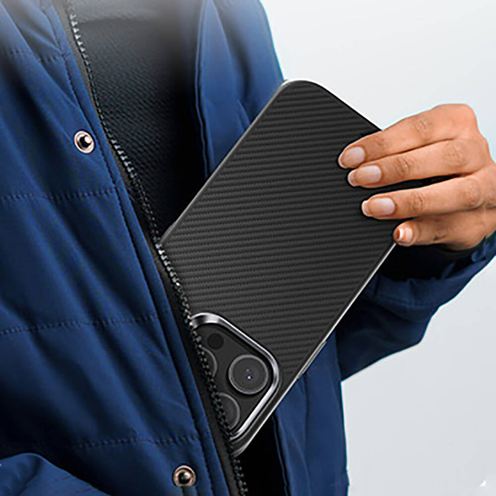 Apple iPhone 16 Pro Max Kılıf Karbon Fiber M-safe Şarj Özellikli Benks Hybrid ArmorPro 600D Kevlar Kapak Siyah