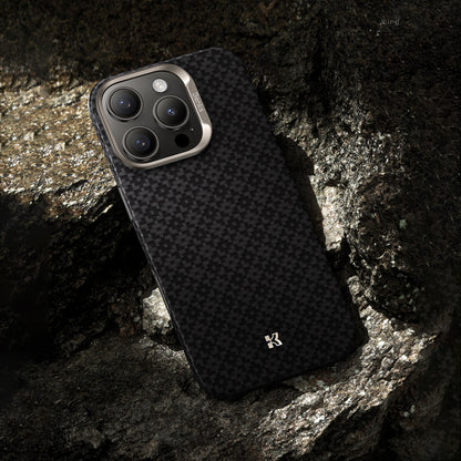 Apple iPhone 16 Pro Max Kılıf M-Safe Şarj Özellikli Benks ArmorAir ArmorGrid Serisi Kevlar Kapak Siyah