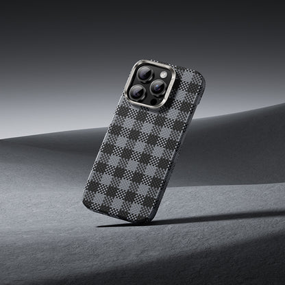 Apple iPhone 16 Pro Max Kılıf M-safe Şarj Özellikli Ekose Tasarımlı Benks ArmorVichy Kevlar Kapak Siyah