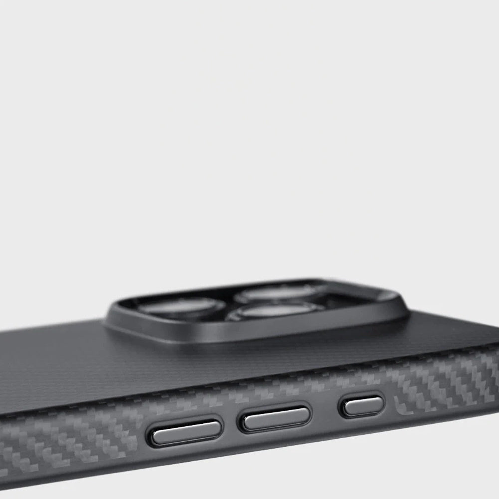 Apple iPhone 16 Pro Max Kılıf M-safe Şarj Özellikli Aramid Fiber Pitaka Military-Grade Classic Serisi Black-Grey Twill Kapak Siyah