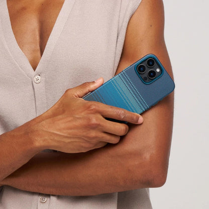 Apple iPhone 16 Pro Max Kılıf M-safe Şarj Özellikli Aramid Fiber Pitaka Military-Grade Sunset-Moonrise Serisi Moonrise Kapak Mavi