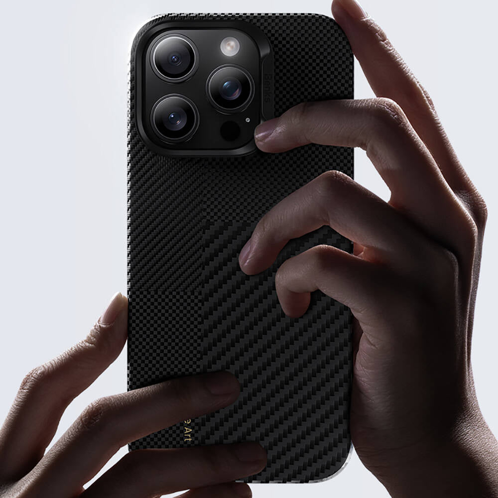Apple iPhone 16 Pro Max Kılıf M-safe Şarj Özellikli Karbon Fiber Benks Montage ArmorAir Kevlar Kapak Siyah