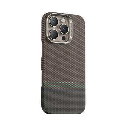 Apple iPhone 16 Pro Max Kılıf M-safe Şarj Özellikli Karbon Fiber Tasarımlı Benks Prestige ArmorAir Kevlar Kapak Gold