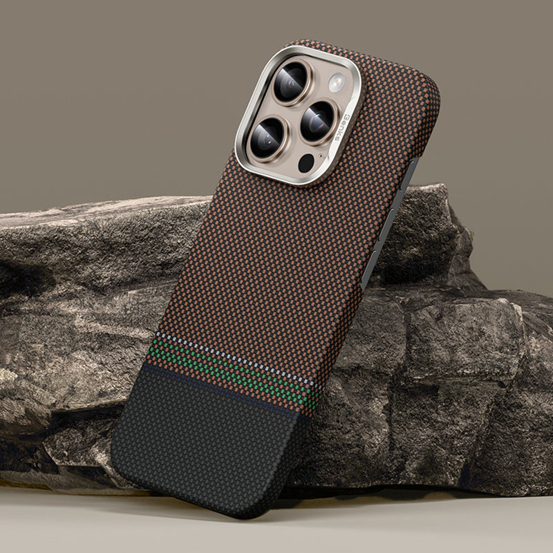 Apple iPhone 16 Pro Max Kılıf M-safe Şarj Özellikli Karbon Fiber Tasarımlı Benks Prestige ArmorAir Kevlar Kapak Gold