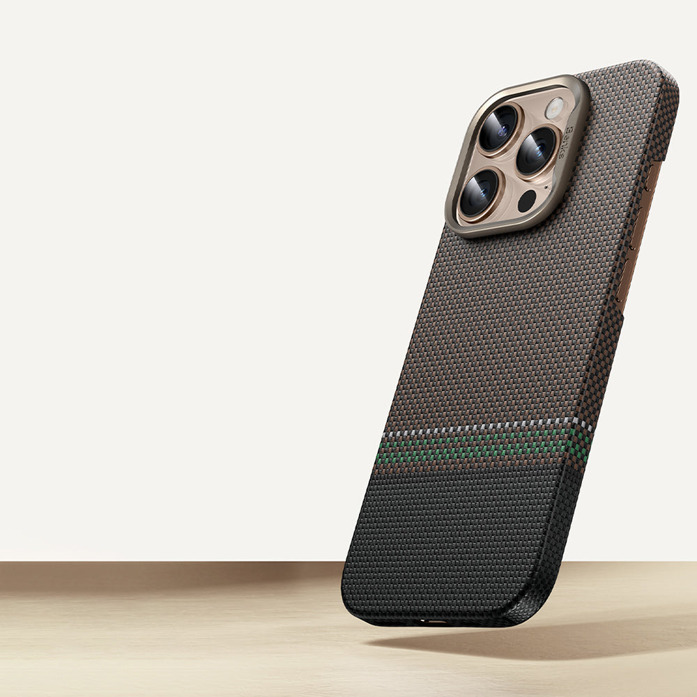 Apple iPhone 16 Pro Max Kılıf M-safe Şarj Özellikli Karbon Fiber Tasarımlı Benks Prestige ArmorAir Kevlar Kapak Gold