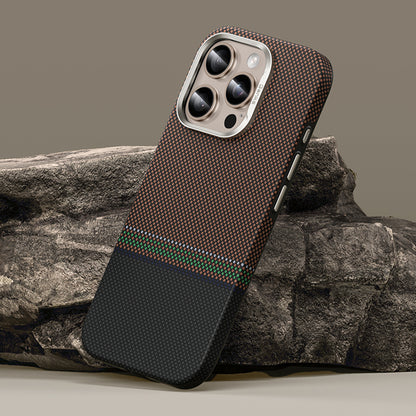 Apple iPhone 16 Pro Max Kılıf M-safe Şarj Özellikli Karbon Fiber Tasarımlı Benks Prestige ArmorPro Kevlar Kapak Gold