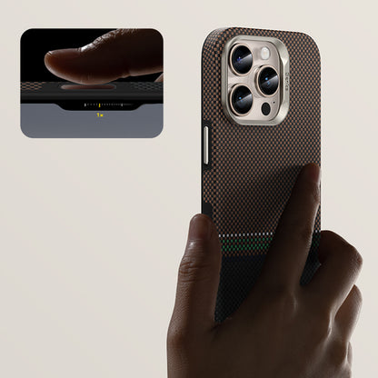 Apple iPhone 16 Pro Max Kılıf M-safe Şarj Özellikli Karbon Fiber Tasarımlı Benks Prestige ArmorPro Kevlar Kapak Gold