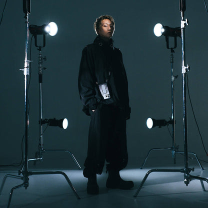 Apple iPhone 16 Pro Max Kılıf M-safe Şarj Özellikli Teknoloji Desenli Standlı Skinarma Helio Kapak Siyah