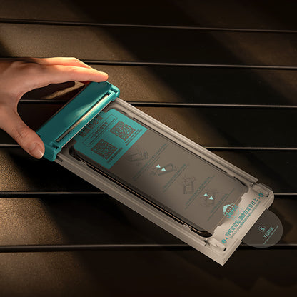 Apple iPhone 17 Air Benks Glass Warrior 2.0 AR-EZFita Cam Ekran Koruyucu + Kolay Uygulama Aparatı Şeffaf