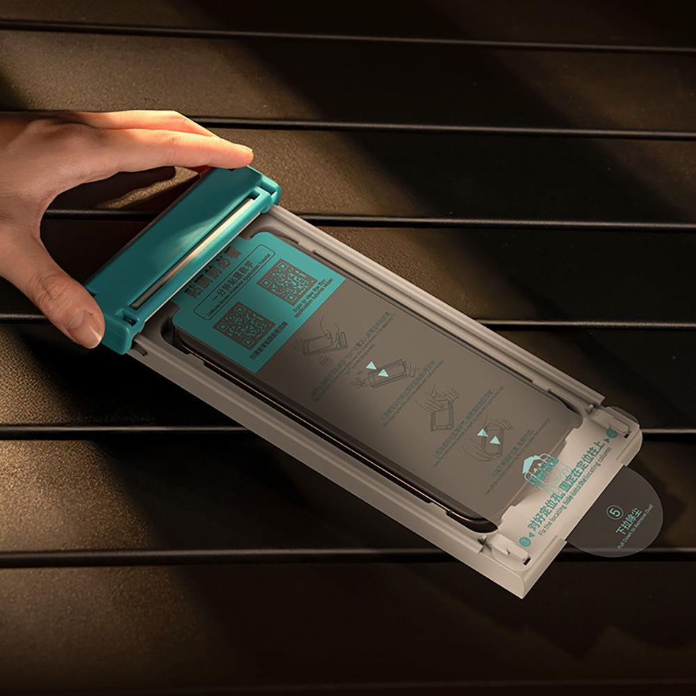 Apple iPhone 17 Benks Glass Warrior 2.0 AR-EZFita Cam Ekran Koruyucu + Kolay Uygulama Aparatı Şeffaf