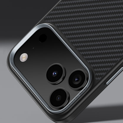 Apple iPhone 17 Kılıf Karbon Fiber M-safe Şarj Özellikli Benks Hybrid ArmorPro 600D Kevlar Kapak Siyah