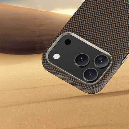 Apple iPhone 17 Pro Kılıf M-safe Şarj Özellikli Karbon Fiber Tasarımlı Benks Prestige ArmorPro Kevlar Kapak Gold