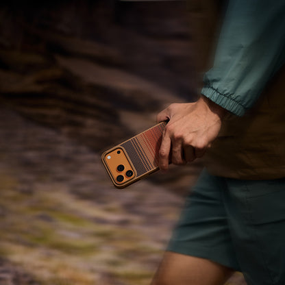 Apple iPhone 17 Pro Kılıf M-safe Şarj Özellikli Pitaka Tactile Woven Sunset-Moonrise Aramid Pro Guard Serisi Kapak Kahverengi