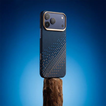 Apple iPhone 17 Pro Kılıf M-safe Şarj Özellikli Raptic Aramid Skin Serenity Serisi Karbon Kapak