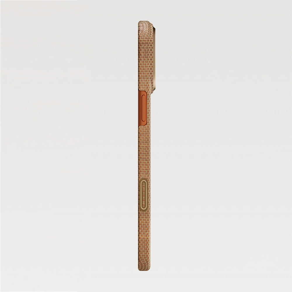 Apple iPhone 17 Pro Max Kılıf M-safe Şarj Özellikli Aramid Fiber Pitaka Glints of Gold Ultra Slim Serisi Kapak Gold