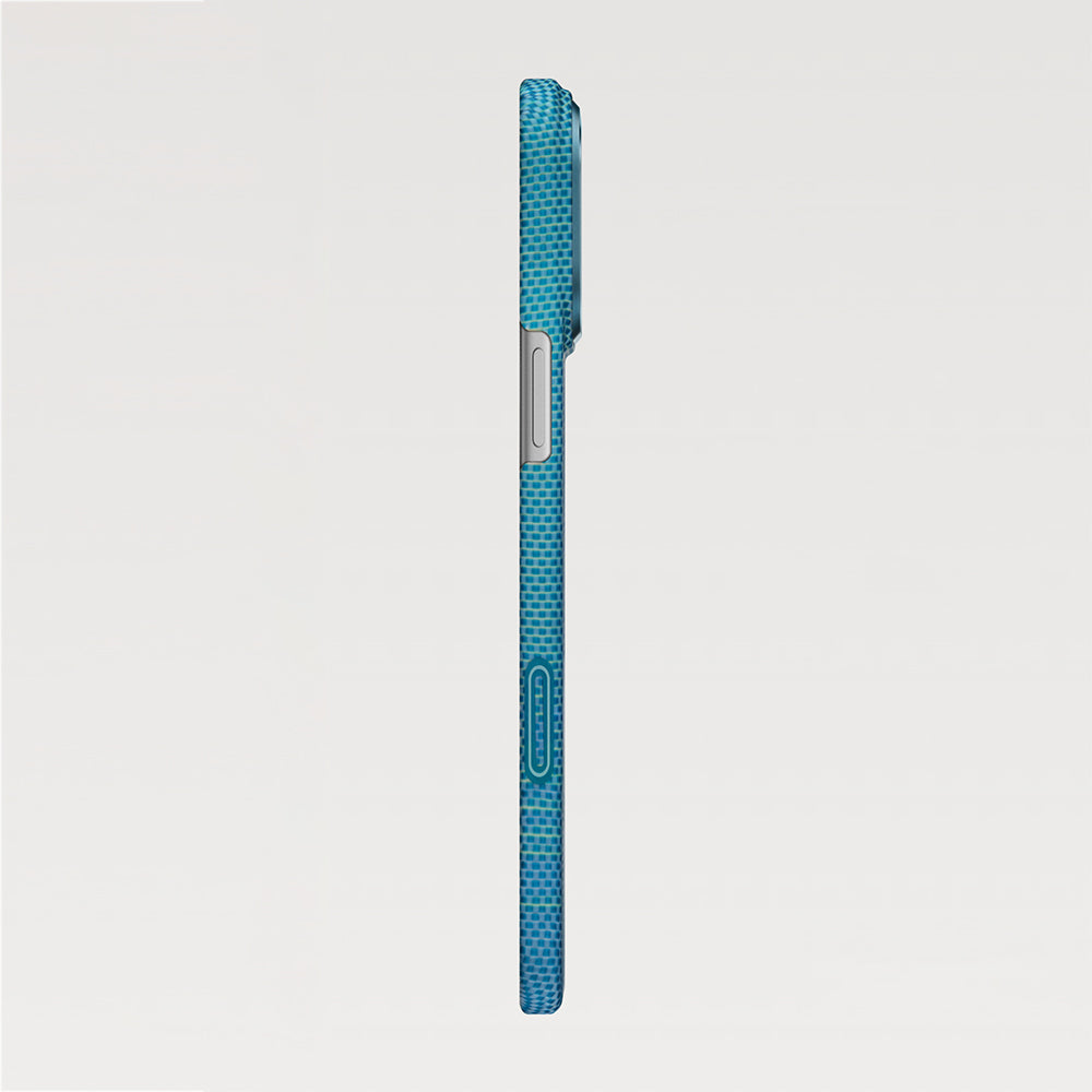 Apple iPhone 17 Pro Max Kılıf M-safe Şarj Özellikli Aramid Fiber Pitaka Glints of Gold Ultra Slim Serisi Kapak Gold