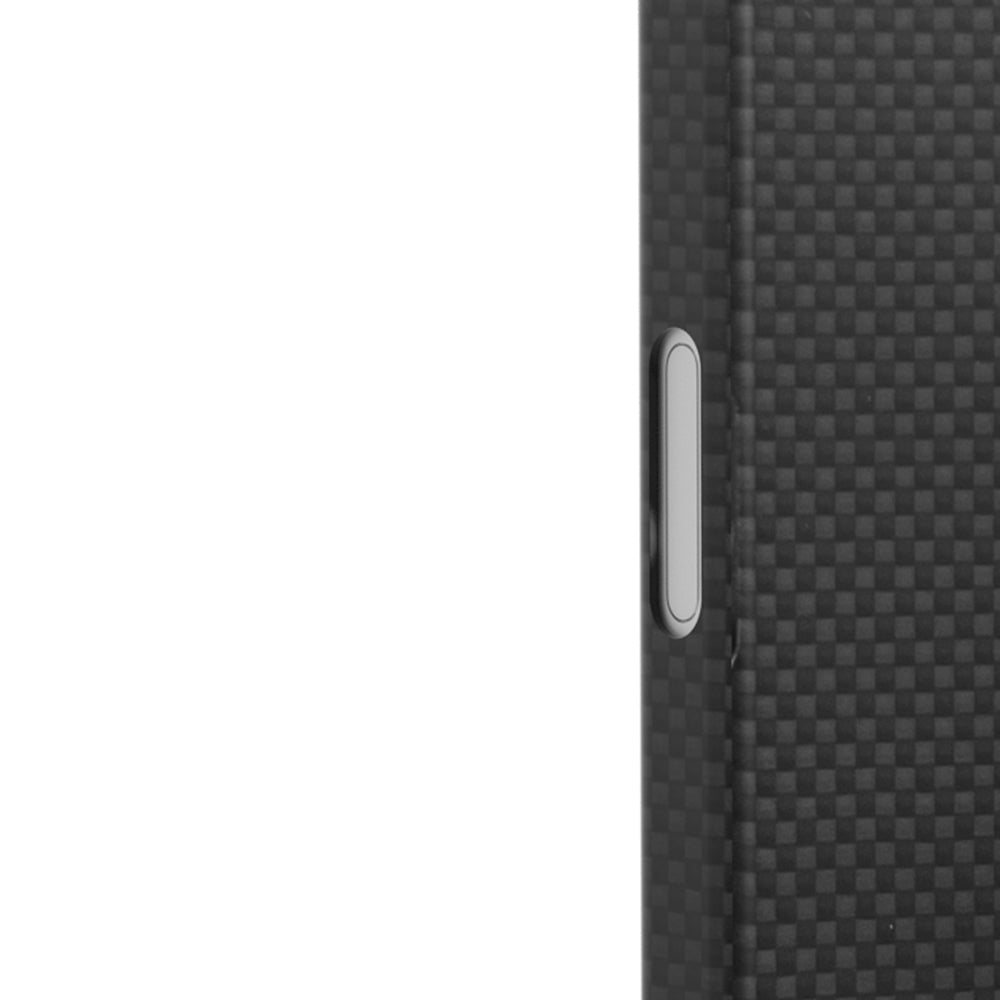 Apple iPhone 17 Pro Max Kılıf M-safe Şarj Özellikli Aramid Fiber Youngkit 1500D Kevlar Extreme Wing Titanyum-Gold Serisi Kapak Siyah