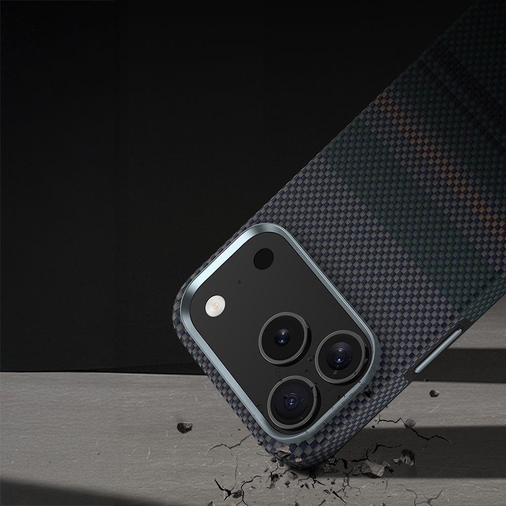 Apple iPhone 17 Pro Max Kılıf M-safe Şarj Özellikli Karbon Fiber Tasarımlı Benks Aurora ArmorPro Kevlar Kapak Yeşil