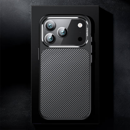 Apple iPhone 17 Pro Max Kılıf Mat Transparan Karbon Fiber Görünümlü Wlons Marin Kapak Siyah