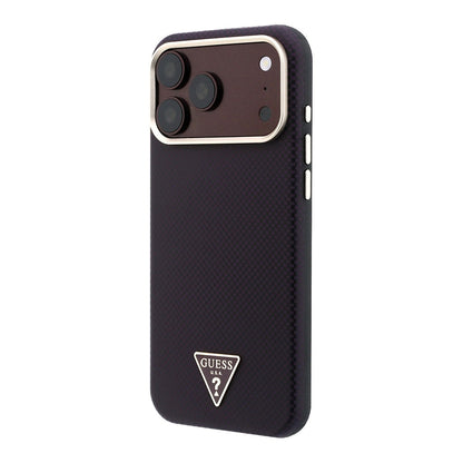 Apple iPhone 18 Pro Max Kılıf Guess Orjinal Lisanslı M-safe Şarj Özellikli PU Metal Üçgen Logolu Karbon Fiber Kevlar Kapak