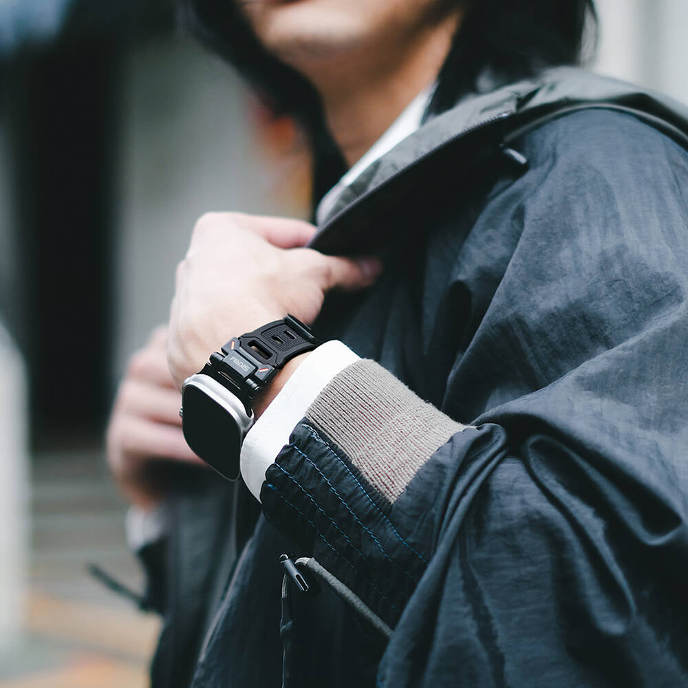 Apple Watch 42mm SkinArma Titon Serisi Hava Alabilen Delikli Silikon Kordon Siyah