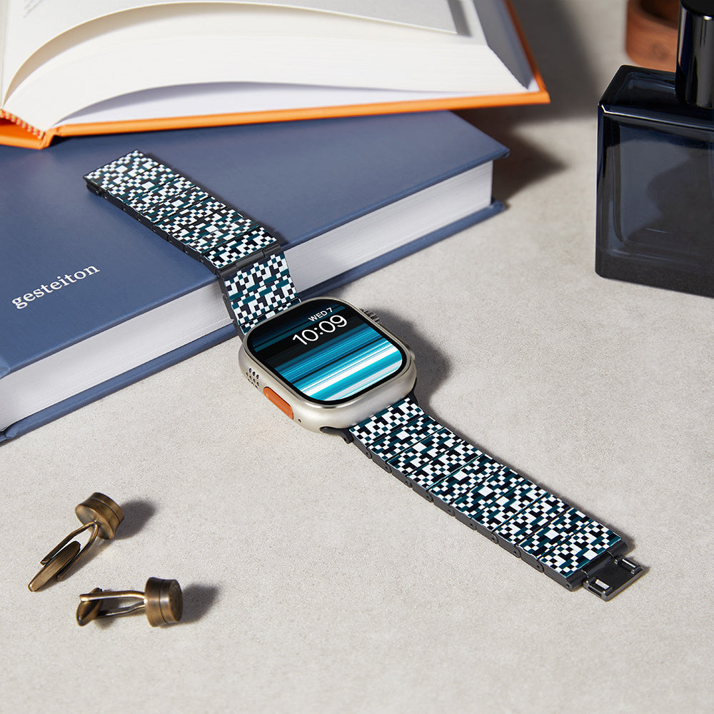 Apple Watch Serisi Uyumlu Aramid Fiber ve Karbon Fiber Pitaka Dreamland ChromaCarbon Serisi Mosaic Universal Kordon Mavi-Beyaz