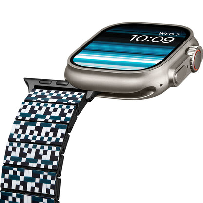Apple Watch Serisi Uyumlu Aramid Fiber ve Karbon Fiber Pitaka Dreamland ChromaCarbon Serisi Mosaic Universal Kordon Mavi-Beyaz