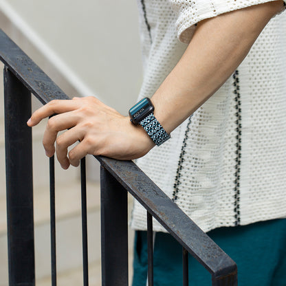 Apple Watch Serisi Uyumlu Aramid Fiber ve Karbon Fiber Pitaka Dreamland ChromaCarbon Serisi Mosaic Universal Kordon Mavi-Beyaz