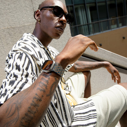 Apple Watch Serisi Uyumlu Aramid Fiber ve Karbon Fiber Pitaka Dreamland ChromaCarbon Serisi Stairs Universal Kordon Mavi-Kahverengi