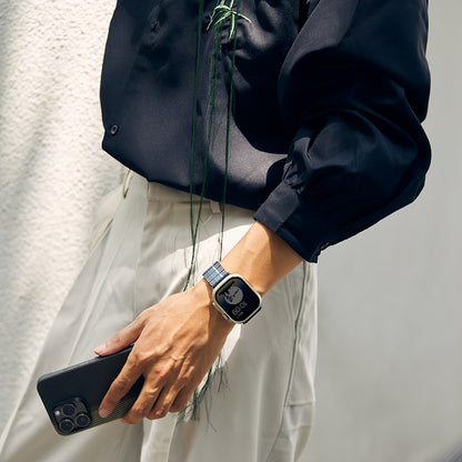 Apple Watch Serisi Uyumlu Aramid Fiber ve Karbon Fiber Pitaka Poetry of Things ChromaCarbon Serisi Moon Universal Kordon Siyah