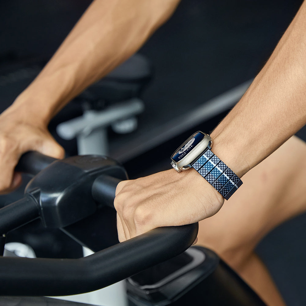 Apple Watch Serisi Uyumlu Aramid Fiber ve Karbon Fiber Pitaka Poetry of Things ChromaCarbon Serisi Moon Universal Kordon Siyah