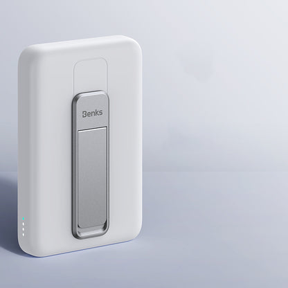 Benks MP08 M-safe Magnetik Standlı İnce Tasarımlı Powerbank 10000mAh Beyaz