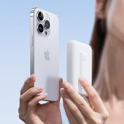 Benks MP09 M-safe Magnetik Standlı İnce Tasarımlı Powerbank 6000mAh Mavi