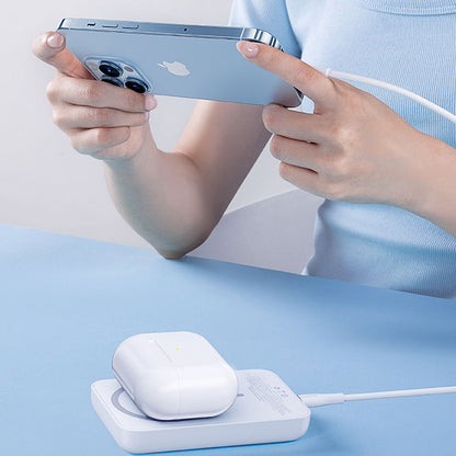 Benks MP09 M-safe Magnetik Standlı İnce Tasarımlı Powerbank 6000mAh Beyaz