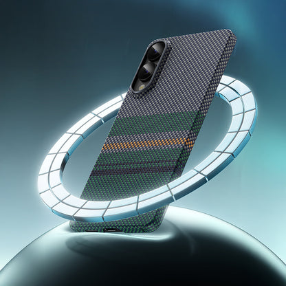 Galaxy S25 Edge Kılıf M-safe Şarj Özellikli Karbon Fiber Tasarımlı Benks Aurora ArmorAir Kevlar Kapak Yeşil