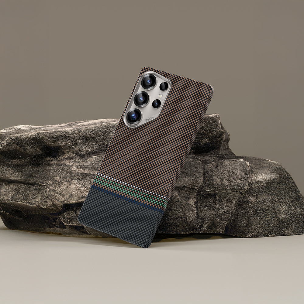 Galaxy S25 Ultra Kılıf M-safe Şarj Özellikli Karbon Fiber Tasarımlı Benks Prestige ArmorAir Kevlar Kapak Gold