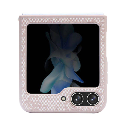 Galaxy Z Flip 5 Kılıf Guess Orjinal Lisanslı PU Deri Taşlı Üçgen Logo 4G Desenli Strass Kapak Kahverengi