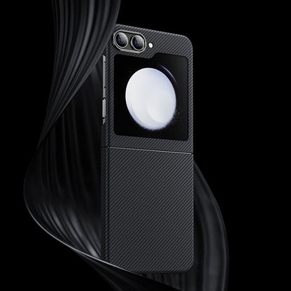 Galaxy Z Flip 5 Kılıf Karbon Fiber Benks Essential ArmorAir 600D Kevlar Kapak Siyah