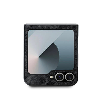 Galaxy Z Flip 6 Kılıf Guess Orjinal Lisanslı M-safe Şarj Özellikli Saffiano Metal Logo Kapak Siyah