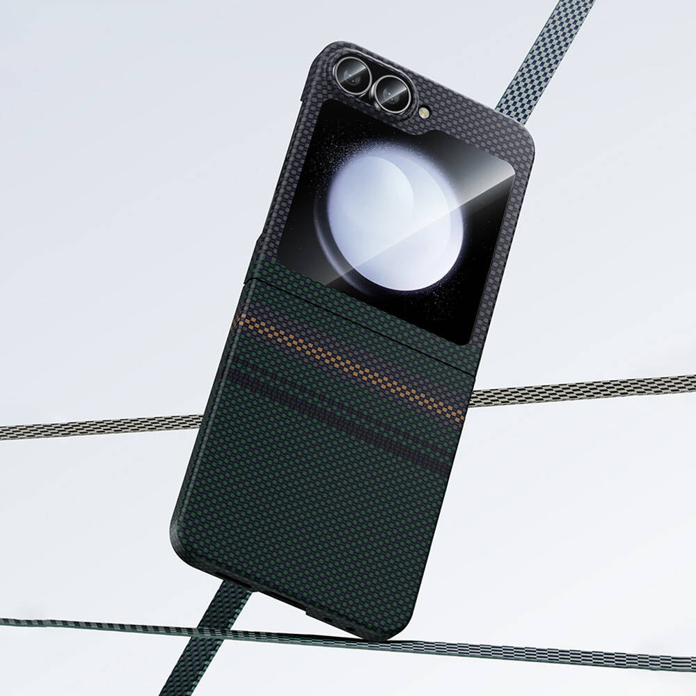 Galaxy Z Flip 6 Kılıf Karbon Fiber Tasarımlı Benks Aurora ArmorAir Kevlar Kapak Siyah