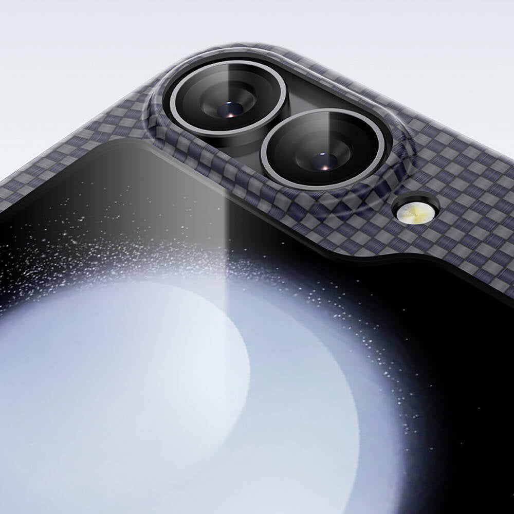 Galaxy Z Flip 6 Kılıf Karbon Fiber Tasarımlı Benks Aurora ArmorAir Kevlar Kapak Siyah