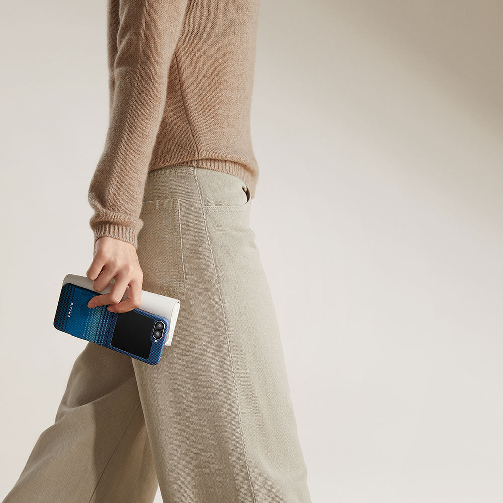 Galaxy Z Flip 6 Kılıf M-safe Şarj Özellikli Aramid Fiber Pitaka Tactile Woven Sunset-Moonrise Serisi Moonrise Kapak Mavi